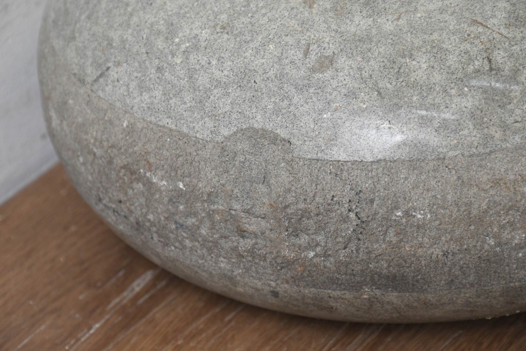 アンティーク雑貨　1900年頃　スコットランド　低く丸みを帯びたフォルムが目を引くカーリングストーン　(R-089123)
