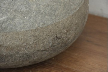 アンティーク雑貨　1900年頃　スコットランド　低く丸みを帯びたフォルムが目を引くカーリングストーン　(R-089123)