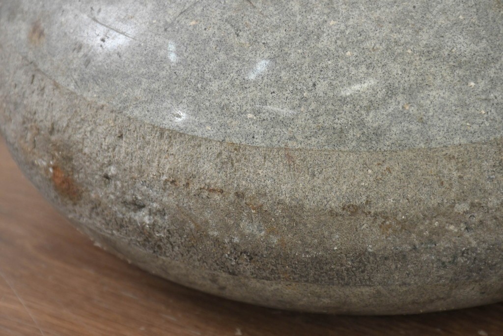 アンティーク雑貨　1900年頃　スコットランド　低く丸みを帯びたフォルムが目を引くカーリングストーン　(R-089123)
