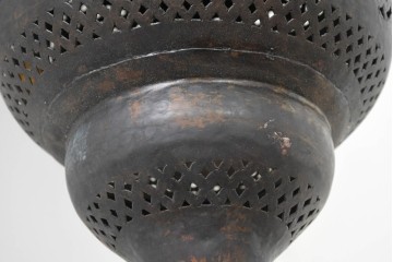《引っ掛けシーリング式ペンダントライト加工費込み》　ヴィンテージ照明　モロッコ　真鍮　器のように広がるフォルムと透かし模様がオリエンタルなペンダントライト　(R-089130)