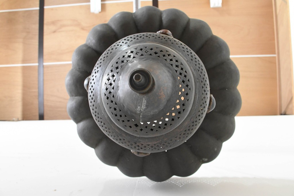 《引っ掛けシーリング式ペンダントライト加工費込み》　ヴィンテージ照明　モロッコ　真鍮　器のように広がるフォルムと透かし模様がオリエンタルなペンダントライト　(R-089130)