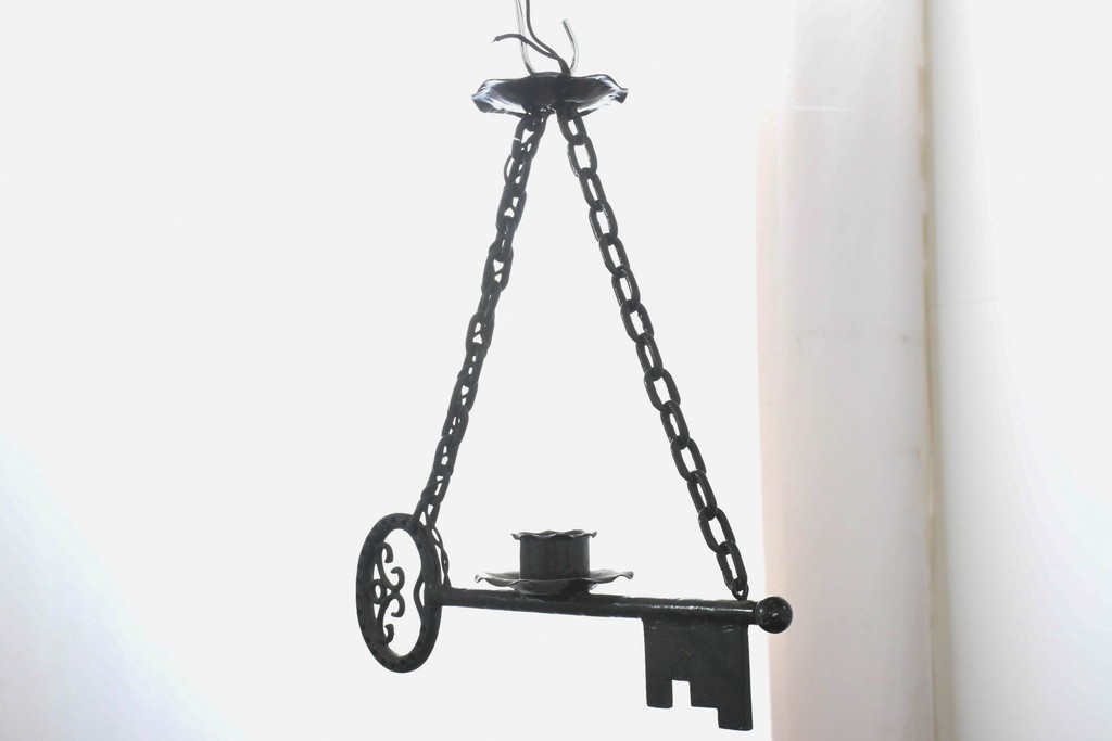 イギリスヴィンテージ　鍵をかたどった個性的なキャンドルスタンド型吊り下げ照明　(R-089132)