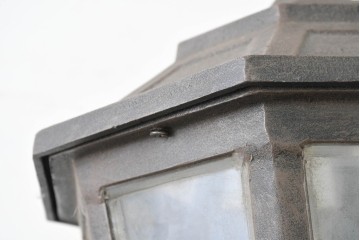 中古　特大サイズ　アルミ鋳造　ランタン型のクラシカルな壁付け照明　(R-089136)