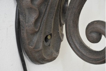 中古　特大サイズ　アルミ鋳造　ランタン型のクラシカルな壁付け照明　(R-089136)