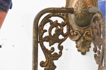 イギリスヴィンテージ　1960年から1970年頃　上下どちらでも取り付けられる!　花文様の装飾と色ガラスが美しい2灯式ウォールライト　(R-089137)