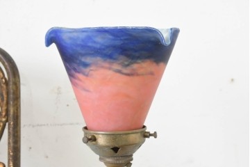 イギリスヴィンテージ　1960年から1970年頃　上下どちらでも取り付けられる!　花文様の装飾と色ガラスが美しい2灯式ウォールライト　(R-089137)