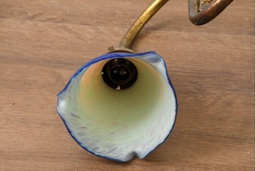 イギリスヴィンテージ　1960年から1970年頃　上下どちらでも取り付けられる!　花文様の装飾と色ガラスが美しい2灯式ウォールライト　(R-089138)