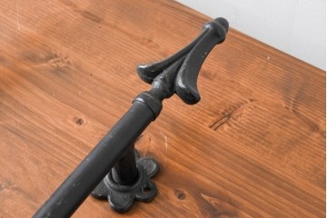 イギリスヴィンテージ　1980年頃　アイアン製　花形の取付座がかわいらしいドアハンドル2個セット　(R-089143)