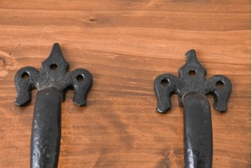 中古　素朴な風合いを楽しめるアイアン製ドアハンドル2個セット　(R-089144)