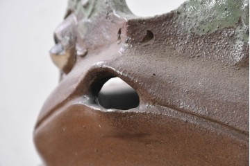 中古　美品　常滑焼(とこなめやき)　陶兵八(とうひょうはち)　縁起物のカエルの置物　(R-089156)