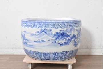 【簡易リペア限定品】　和製アンティーク　昭和初期　特大!!　染付山水図と唐草文縁が施された大ぶりな火鉢　(R-089157)
