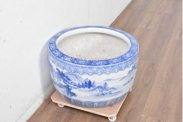 【簡易リペア限定品】　和製アンティーク　昭和初期　特大!!　染付山水図と唐草文縁が施された大ぶりな火鉢　(R-089157)