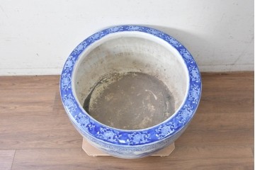 【簡易リペア限定品】　和製アンティーク　昭和初期　特大!!　染付山水図と唐草文縁が施された大ぶりな火鉢　(R-089157)