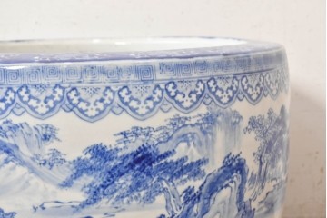 【簡易リペア限定品】　和製アンティーク　昭和初期　特大!!　染付山水図と唐草文縁が施された大ぶりな火鉢　(R-089157)