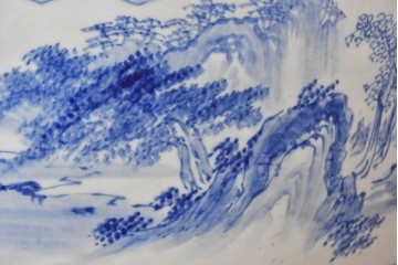 【簡易リペア限定品】　和製アンティーク　昭和初期　特大!!　染付山水図と唐草文縁が施された大ぶりな火鉢　(R-089157)