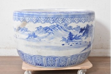 【簡易リペア限定品】　和製アンティーク　昭和初期　特大!!　染付山水図と唐草文縁が施された大ぶりな火鉢　(R-089157)
