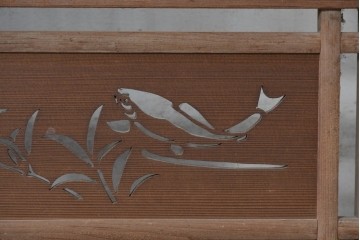 ヴィンテージ建具　昭和中期　幅狭　魚と竹の意匠が涼やかな夏戸2枚セット　(R-089159)