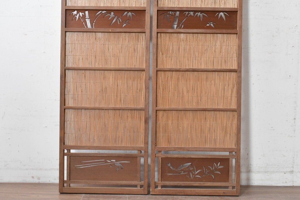 ヴィンテージ建具　昭和中期　幅狭　魚と竹の意匠が涼やかな夏戸2枚セット　(R-089159)