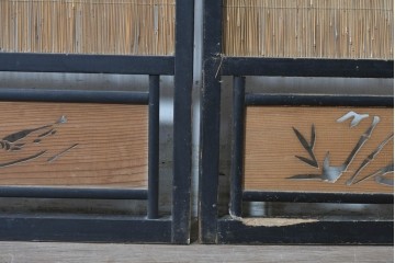 アンティーク建具　昭和初期から昭和中期　魚と竹の意匠が涼やかな夏戸2枚セット　(R-089165)
