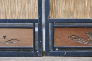 アンティーク建具　昭和初期から昭和中期　波千鳥の意匠が愛らしい夏戸2枚セット　(R-089167)