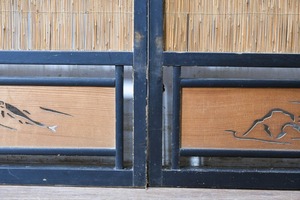 アンティーク建具　昭和初期から中期　二匹の魚の意匠が涼やかな夏戸2枚セット　(R-089168)