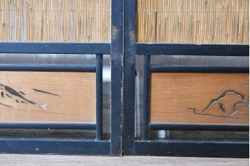 アンティーク建具　昭和初期から中期　二匹の魚の意匠が涼やかな夏戸2枚セット　(R-089168)