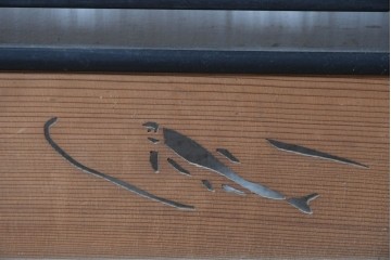 アンティーク建具　昭和初期から中期　二匹の魚の意匠が涼やかな夏戸2枚セット　(R-089168)