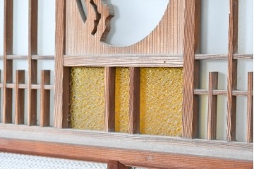 ヴィンテージ建具　上手物!　腰板欅(ケヤキ)材　透かし細工と色ガラスが目を引くガラス戸4枚セット　(R-089172)