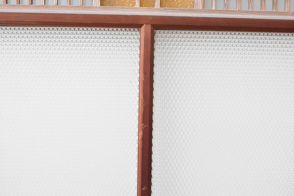 ヴィンテージ建具　上手物!　腰板欅(ケヤキ)材　透かし細工と色ガラスが目を引くガラス戸4枚セット　(R-089172)