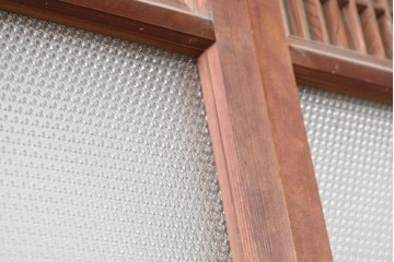 ヴィンテージ建具　上手物!　腰板欅(ケヤキ)材　透かし細工と色ガラスが目を引くガラス戸4枚セット　(R-089172)