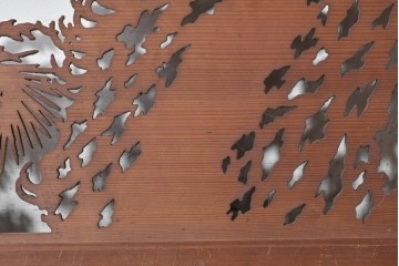 アンティーク建具　昭和初期　透かし彫り　風情ある松の図が目を引く欄間2枚セット　(R-089178)