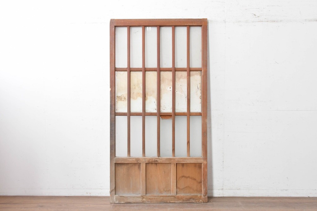 ヴィンテージ建具　昭和中期　縦格子デザイン　素朴な木味の玄関戸1枚　(R-089179)