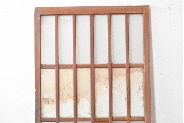 ヴィンテージ建具　昭和中期　縦格子デザイン　素朴な木味の玄関戸1枚　(R-089179)