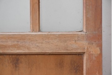 ヴィンテージ建具　昭和中期　縦格子デザイン　素朴な木味の玄関戸1枚　(R-089179)