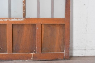 ヴィンテージ建具　昭和中期　縦格子デザイン　素朴な木味の玄関戸1枚　(R-089179)