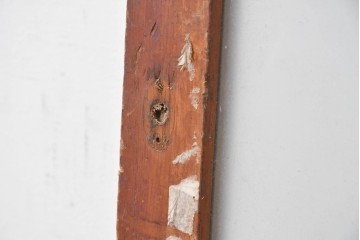 ヴィンテージ建具　昭和中期　縦格子デザイン　素朴な木味の玄関戸1枚　(R-089179)