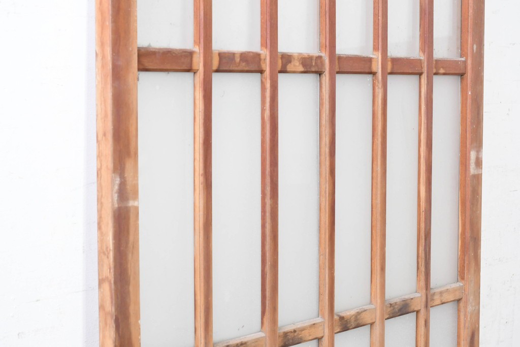 ヴィンテージ建具　昭和中期　縦格子デザイン　素朴な木味の玄関戸1枚　(R-089180)