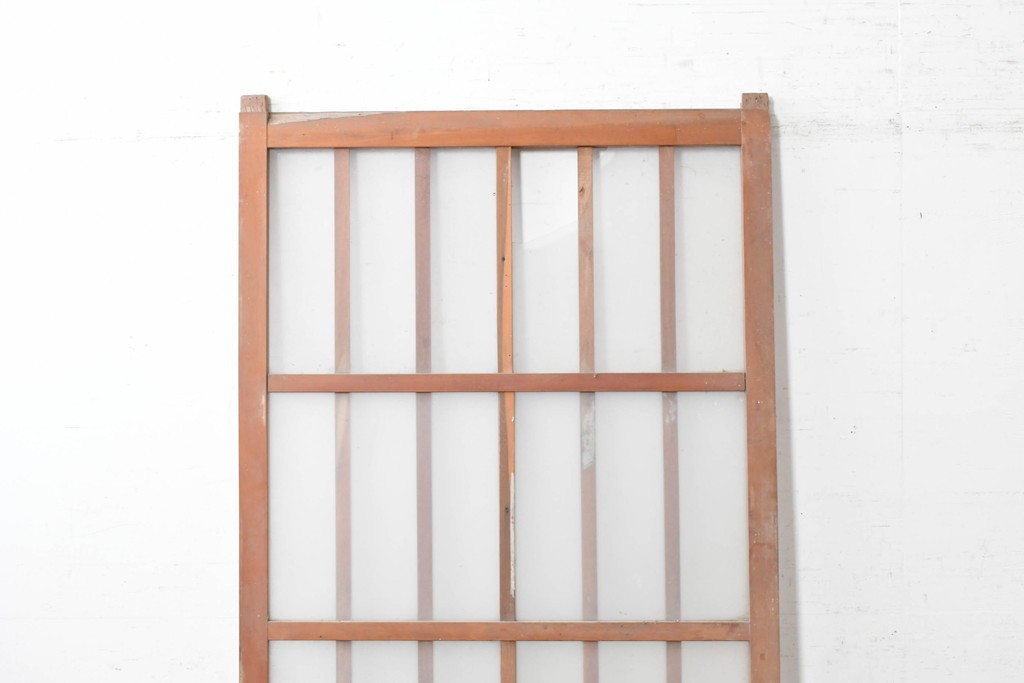 ヴィンテージ建具　昭和中期　縦格子デザイン　素朴な木味の玄関戸1枚　(R-089180)