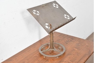 【簡易リペア限定品】　フランスアンティーク　高級品!!　真鍮無垢　細部まで凝った造りの譜面台　(R-089181)