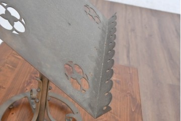 【簡易リペア限定品】　フランスアンティーク　高級品!!　真鍮無垢　細部まで凝った造りの譜面台　(R-089181)