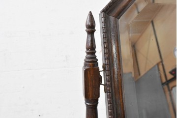 イギリスアンティーク　オーク材　精緻な木彫彫刻と飾り支柱の卓上ミラー　(R-089182)