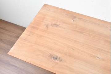 中古　美品　CONDE HOUSE(カンディハウス)　HAKAMA(ハカマ)　ウォールナット材　力強い造形で存在感を放つソリッドテーブル　定価約68万円　(R-089183)