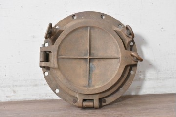 ヴィンテージ雑貨　真鍮製　重厚なデッドライト付き船舶用丸窓　(R-089185)