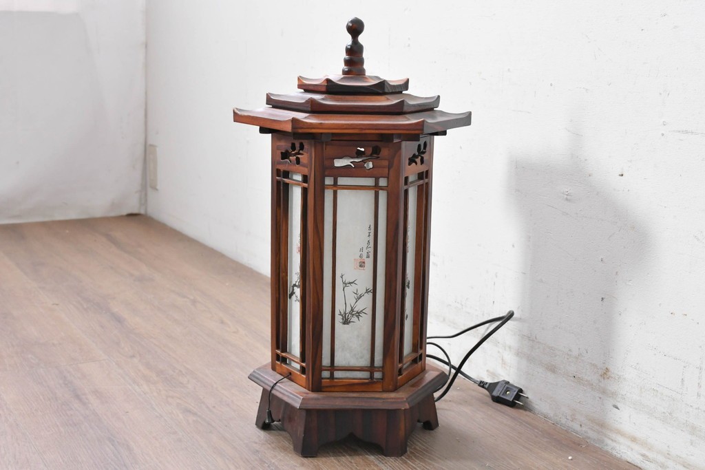 中古　韓国製　六角形屋根　伝統建築デザインの置き型照明　(R-089186)