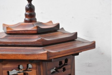 中古　韓国製　六角形屋根　伝統建築デザインの置き型照明　(R-089186)