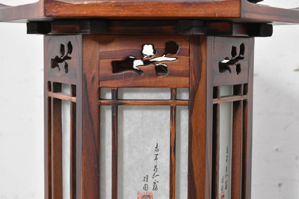 中古　韓国製　六角形屋根　伝統建築デザインの置き型照明　(R-089186)