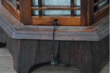 中古　韓国製　六角形屋根　伝統建築デザインの置き型照明　(R-089186)