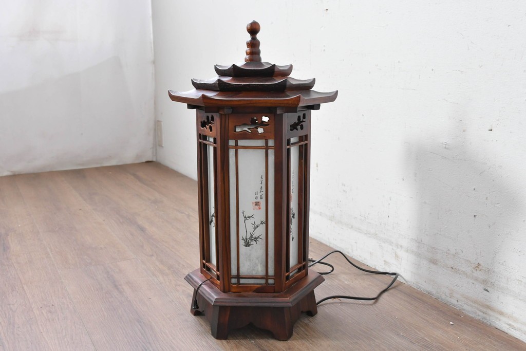 中古　韓国製　六角形屋根　伝統建築デザインの置き型照明　(R-089187)