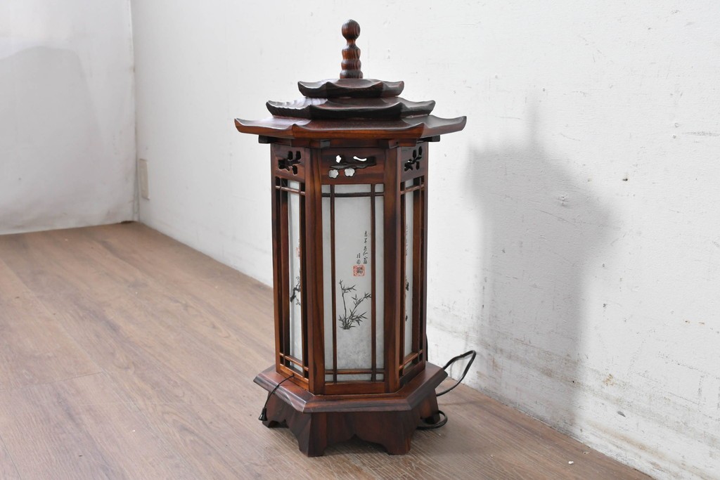 中古　韓国製　六角形屋根　伝統建築デザインの置き型照明　(R-089188)
