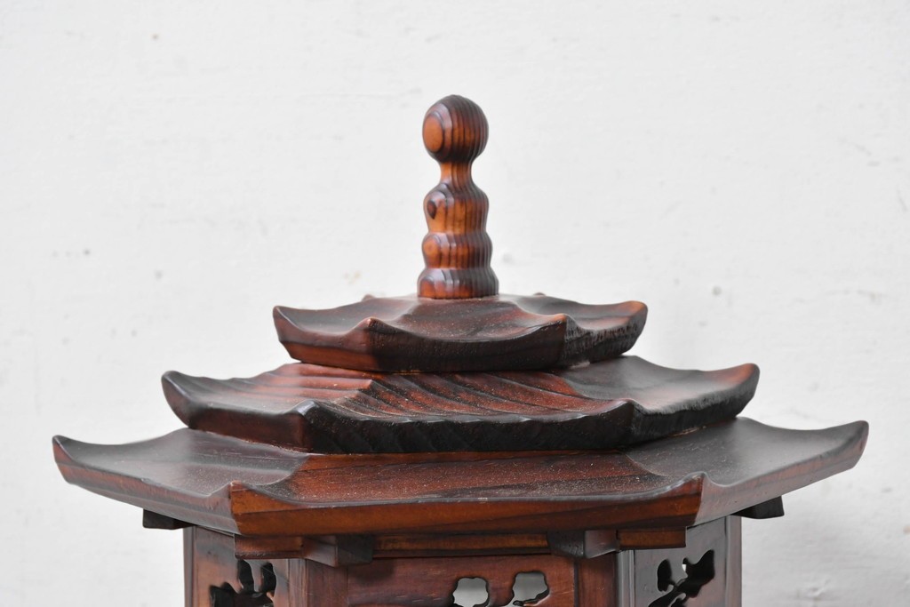 中古　韓国製　六角形屋根　伝統建築デザインの置き型照明　(R-089188)